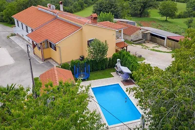 Ferienhaus mit Pool und Klimaanlage