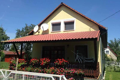 Ferienhaus mit Pool, Internet und Klimaanlage