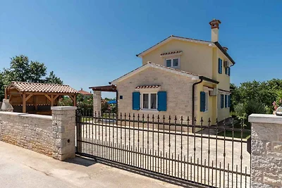 Villa mit Pool und Klimaanlage