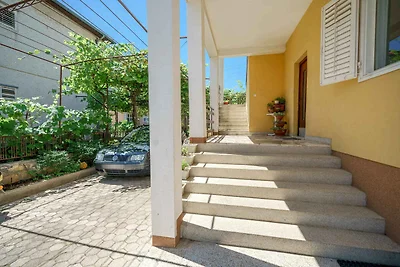 Studio mit Balkon und Klimaanlage