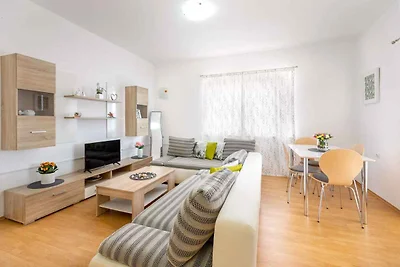 Ferienwohnung mit Meerblick 250 m vom Strand