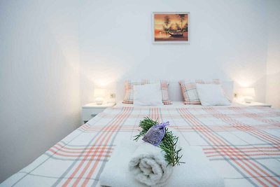 Ferienwohnung mit Balkon und Parkplatz