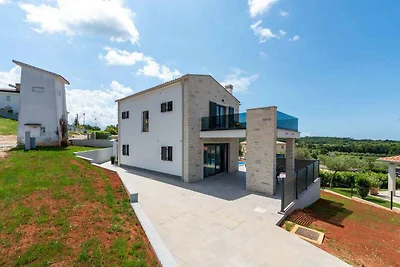 Villa mit Pool und Klimaanlage