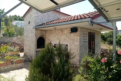 Komfortables Ferienhaus Nar mit Meerblick in 