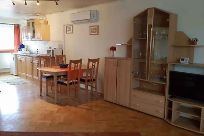 Ferienwohnung mit Gartenpavillon und Grill