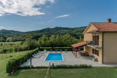 Villa mit Pool und Klimaanlage