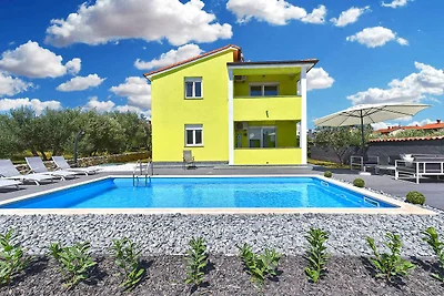 Ferienhaus mit Aussenpool und Klimaanlage
