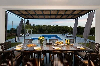 Villa mit Klimaanlage und Pool