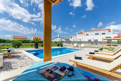 Ferienwohnung mit Pool und Klimaanlage