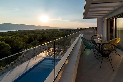 Villa mit Pool und Klimaanlage