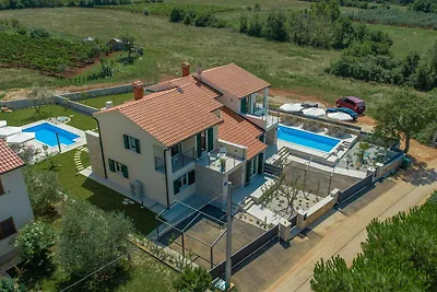 Villa mit privatem Pool in ruhiger Lage mit G