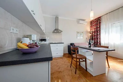 Schöne Wohnung auf der Insel Rab, nur 150 m v