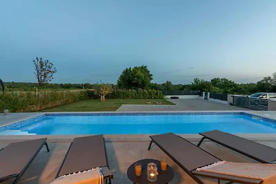 Villa mit Aussenpool