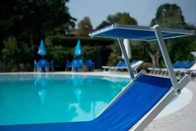 Mobilehome mit Holzterrasse