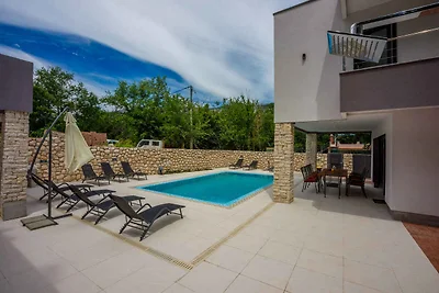 Ferienhaus mit Pool und Klimaanlage
