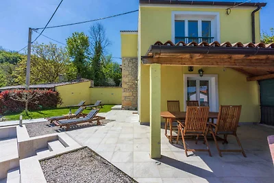 Ferienhaus mit Pool und Klimaanlage