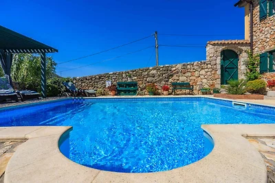 Ferienhaus mit Pool und Klimaanlage