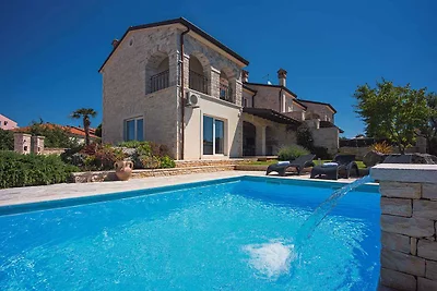 Villa mit Pool und finnischer Sauna