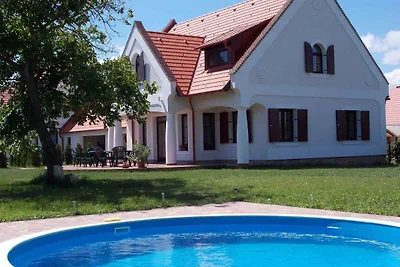 Ferienhaus mit Pool und Klimaanlage