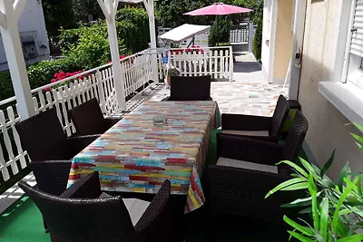 Ferienhaus mit Terasse und Garten