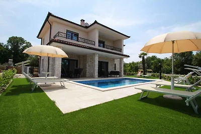Villa mit Pool