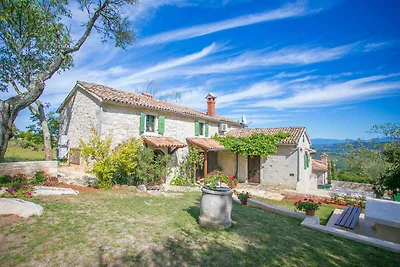 Villa mit Pool und Garten
