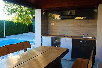 Ferienhaus mit Pool und Klimaanlage
