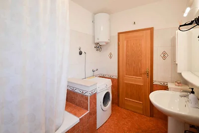 Ferienwohnung mit Terrasse und Klimaanage