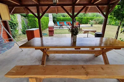 Ferienwohnung in ruhiger Lage mit Pool und