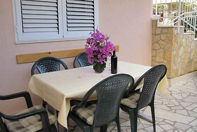 Apartment für bis zu 5 Personen mit Terrasse,