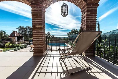 Villa mit Pool und schöner Aussicht