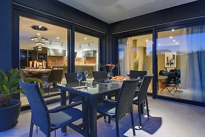 Villa mit beheiztem Pool, Jacuzzi und Sauna