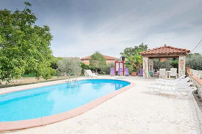 Ferienhaus mit Pool und Grill