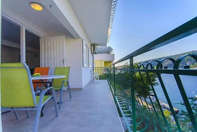 Ferienwohnung mit Klimaanlage und Balkon dire