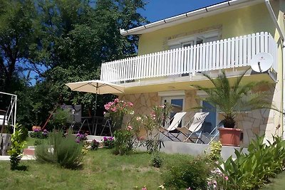 Ferienhaus mit Ausblick und Pool