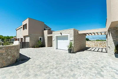 Schöne Villa mit privatem beheiztem Pool, Sau