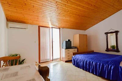 Studio mit Balkon und Klimaanlage