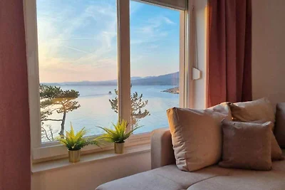 Ferienwohnung mit Swimmingpool und Meerblick