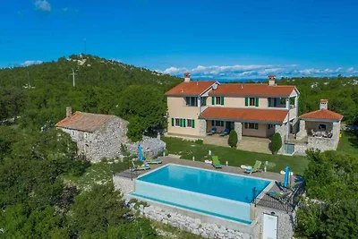 Villa mit Meerblick und Pool