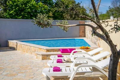 Ferienhaus mit Privatpool und Klimaanlage