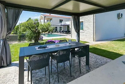 Villa mit Klimaanlage und Pool