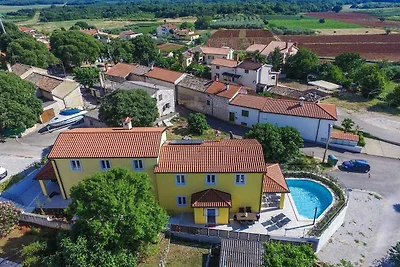Villa mit Pool und Klimaanlage