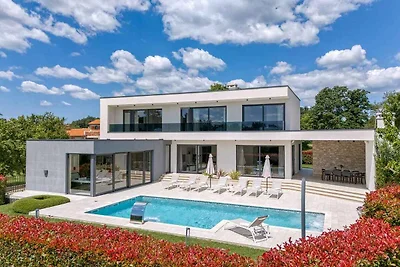 Villa Eine Luxusvilla mit einem kristallklare