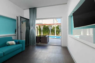 Exklusive Villa Martinis in Rogoznica mit Mee