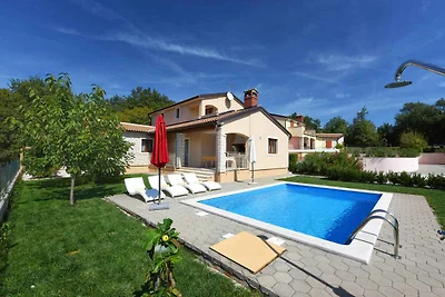 Villa mit Pool und Klimaanlage