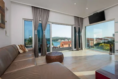 Exklusive Villa Martinis in Rogoznica mit Mee