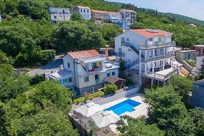 Studio mit Pool und Meerblick