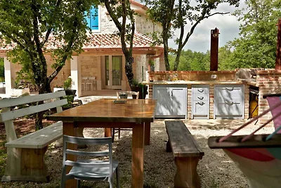 Villa mit Swimmingpool in ruhiger Umgebung