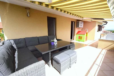Ferienwohnung im 2. Stock mit Pool