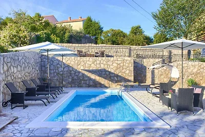 Villa mit Pool für 6 Personen